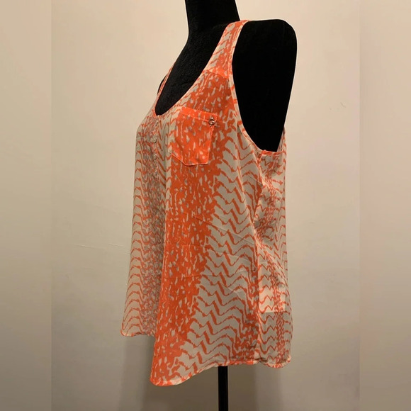 G BY GUESS Print Semi-Sheer Sleeveless Blouse in Coral - Picture 4 of 10